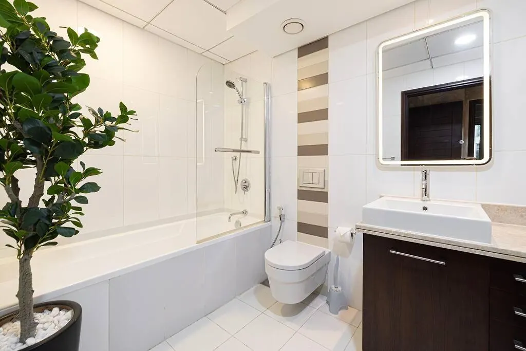 Stylish 1-Br Oasis Minutes From Burj & Dubai Mall Apartment