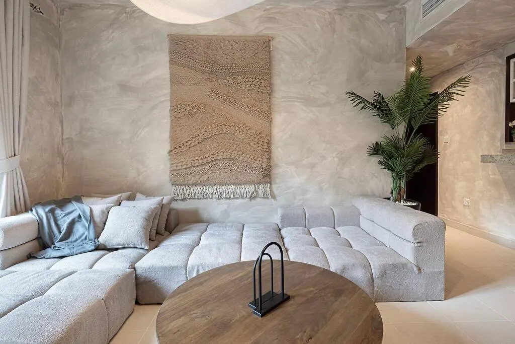 Apartment Stylish 1-Br Oasis Minutes From Burj & Dubai Mall