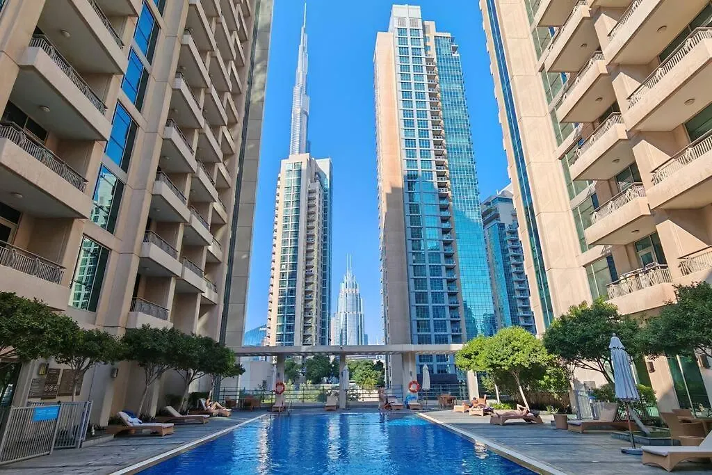 Apartment Stylish 1-Br Oasis Minutes From Burj & Dubai Mall