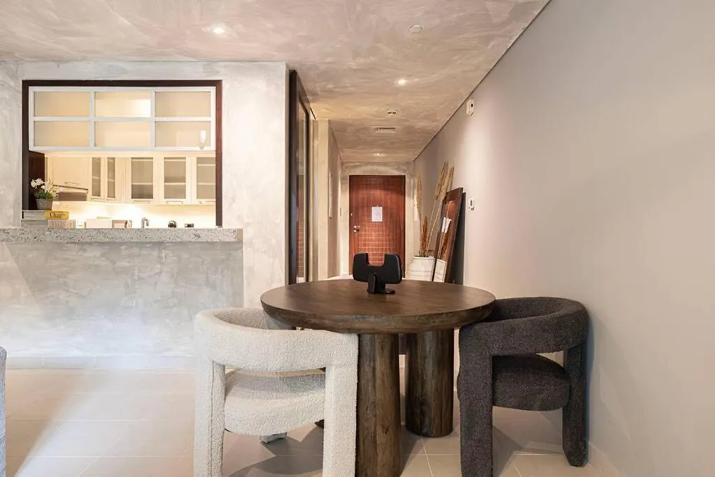 Apartment Stylish 1-Br Oasis Minutes From Burj & Dubai Mall