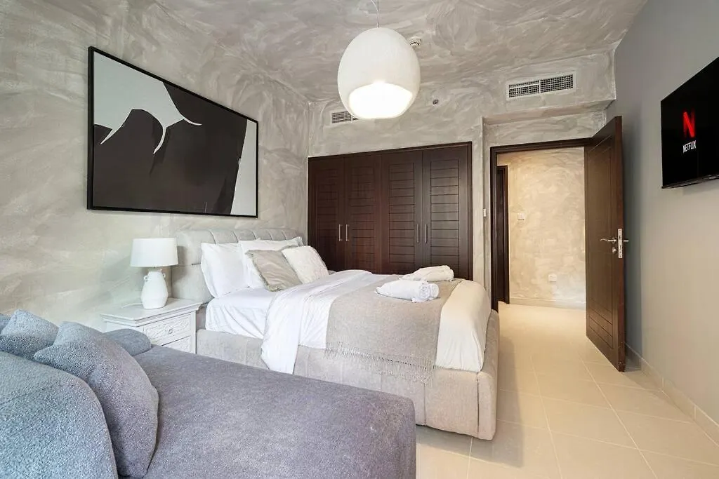 Stylish 1-Br Oasis Minutes From Burj & Dubai Mall Apartment